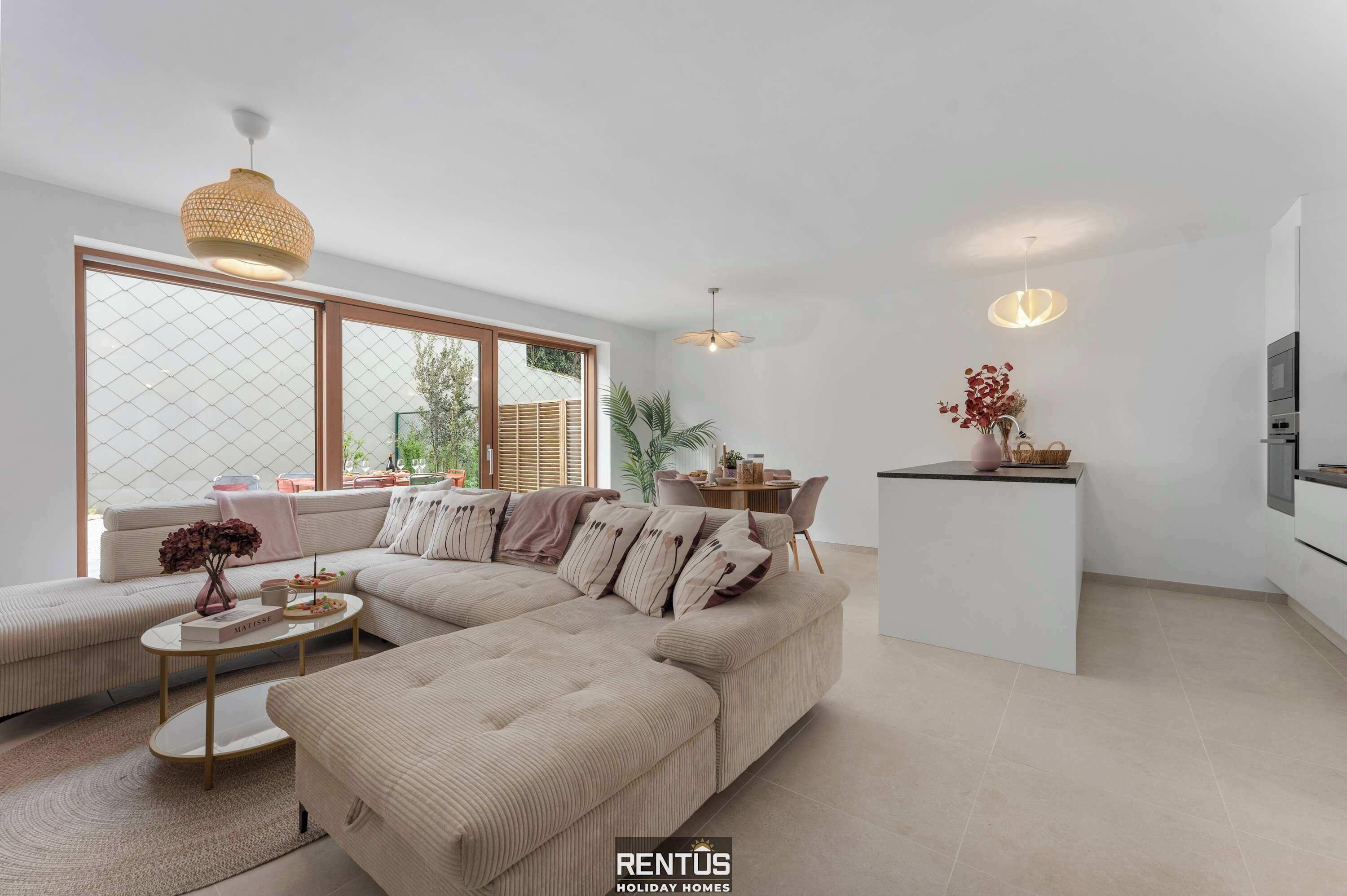 Televisión y oficina 