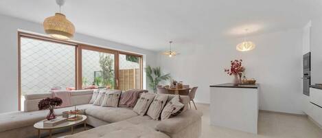 テレビ、書斎 / ワークスペース