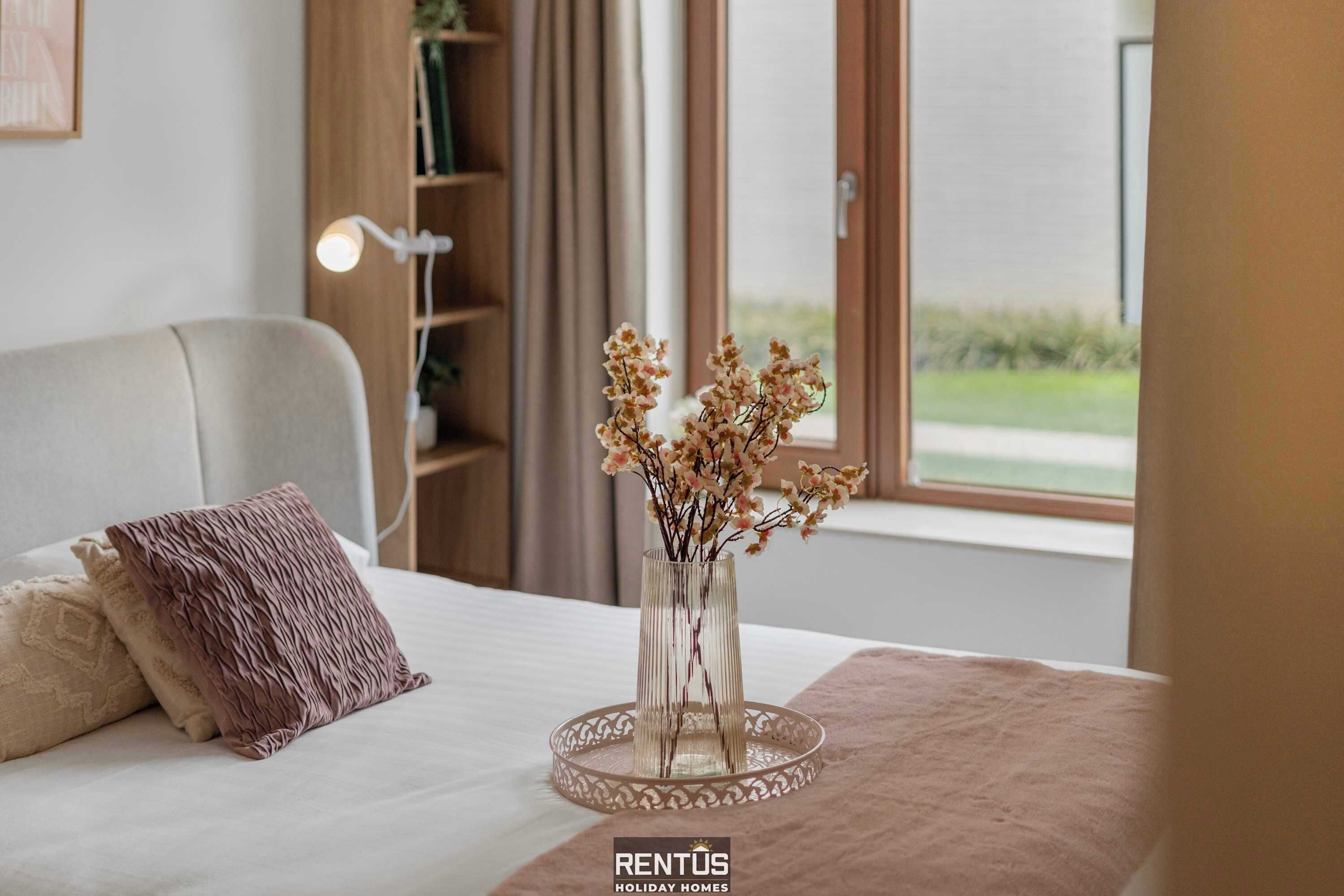 2 chambres, bureau, fer et planche à repasser, lit parapluie