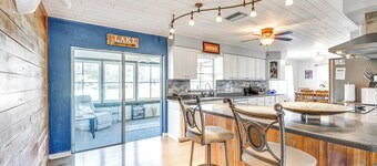 14 Mi to Legoland: Haines City Retreat w/ Yard!