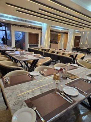 Dining - Hotel KNG Grand (Kiraoli)