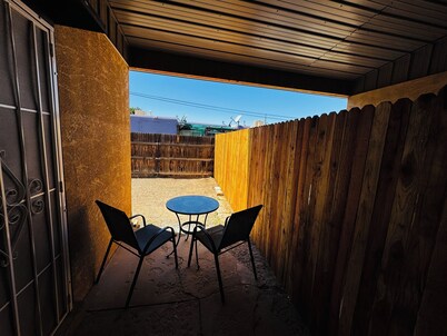 800ft From Starbucks! Townhouse! Central Location!