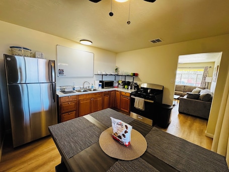Fridge, microwave, oven, stovetop. Free Chick-fil-A & Starbucks! 502 Hideaway!