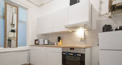 2BR Apt Near Stadthalle