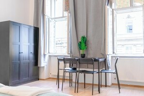 Basic Room | Iron/ironing board, free WiFi