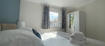 Farmer's Retreat - sleeps 4 guests in 3 bedrooms