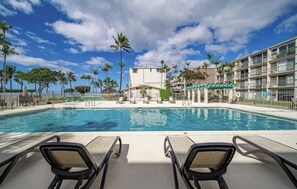 Pool - Cozy Beachfront Waianae Condo Oahu Hawaii Close to Disney Ko Olina & Waikiki. (Waianae)