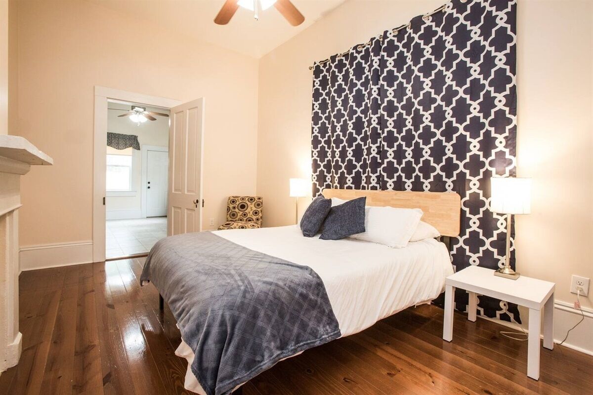 2 bedrooms, desk, iron/ironing board, WiFi (free)
