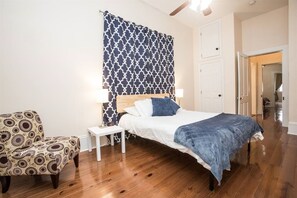2 chambres, bureau, fer et planche à repasser, accès au Wi-Fi (inclus)