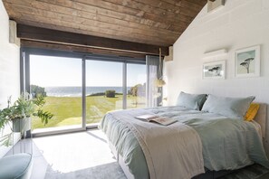 3 bedrooms, desk, iron/ironing board, WiFi