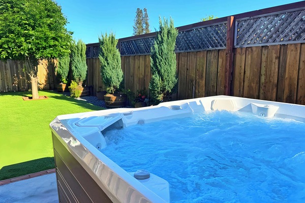 Tina de hidromasaje al aire libre