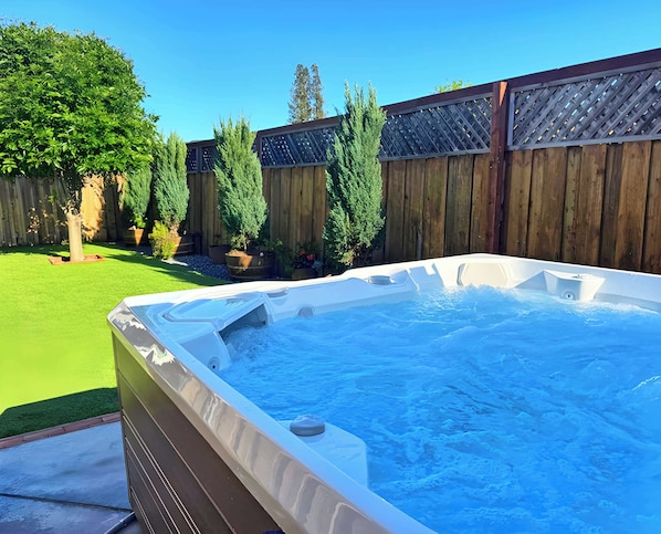 Bañera de hidromasaje exterior