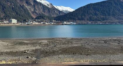 Oceanfront Douglas Island Gem - Humble Halibut 2-bedroom condo Juneau
