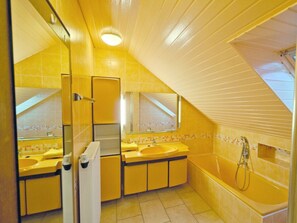 House | Bathroom - Holiday Apartment F995 at Wulfener Hals, Fehmarn (Fehmarn)