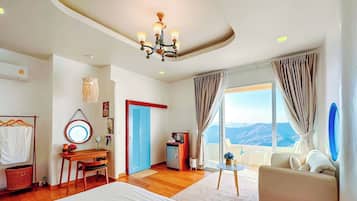 Minibar, escritorio, wifi gratis y ropa de cama