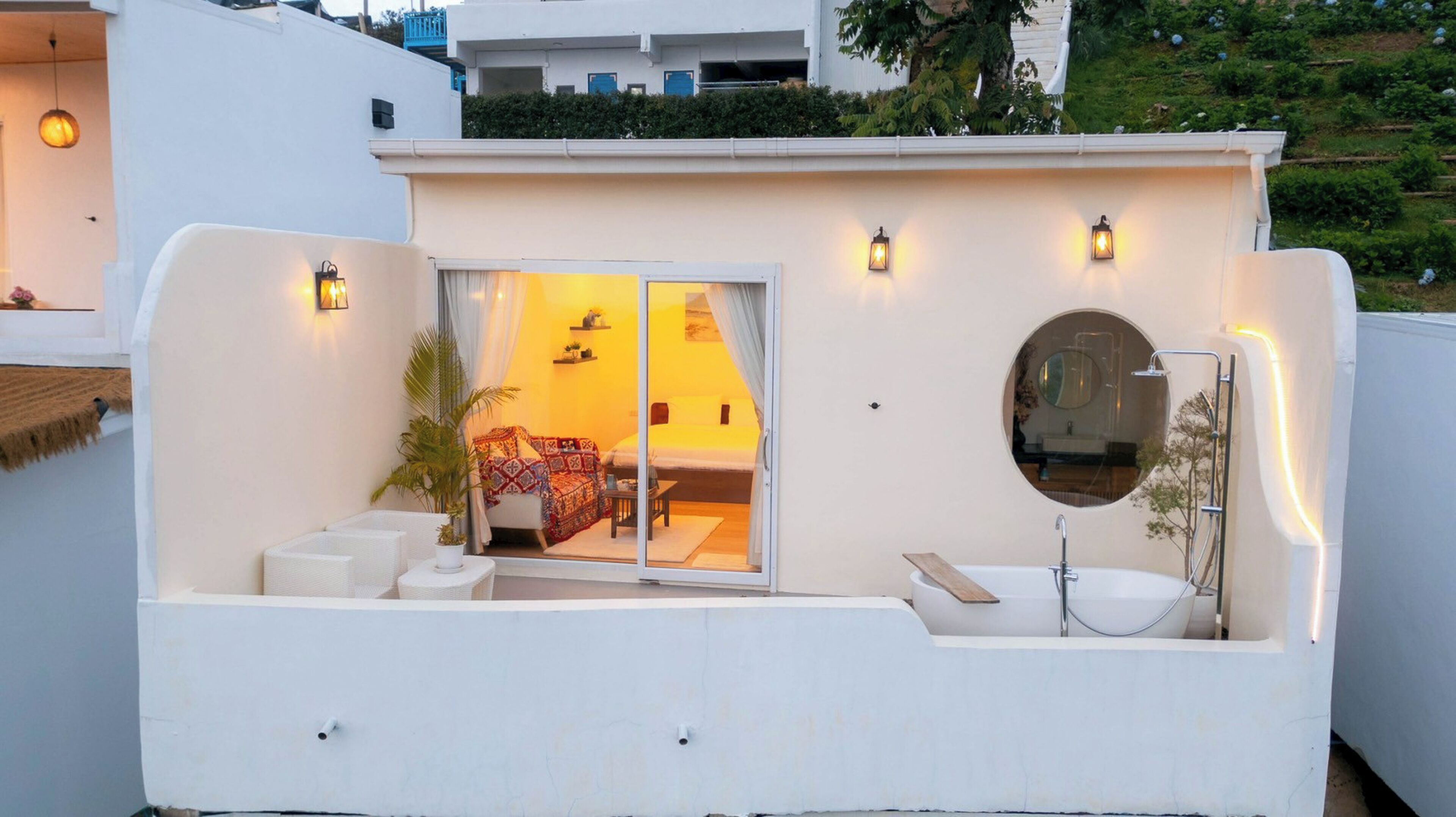 Minibar, desk, free WiFi, bed sheets