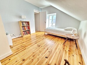 3 bedrooms, iron/ironing board, free WiFi