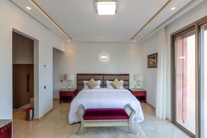 7 habitaciones, tabla de planchar con plancha, wifi y ropa de cama 