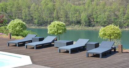 Villa in Stavelot with lake view, Jacuzzi