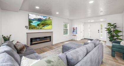 Lake + Green Escape | Lakeview | Garage