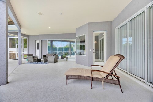 Poolside Paradise | 30 Min From Disney | Pool | Patio