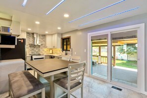 Fridge, microwave, oven, stovetop - Orem Bliss | Central | Patio | Massage* (Orem)