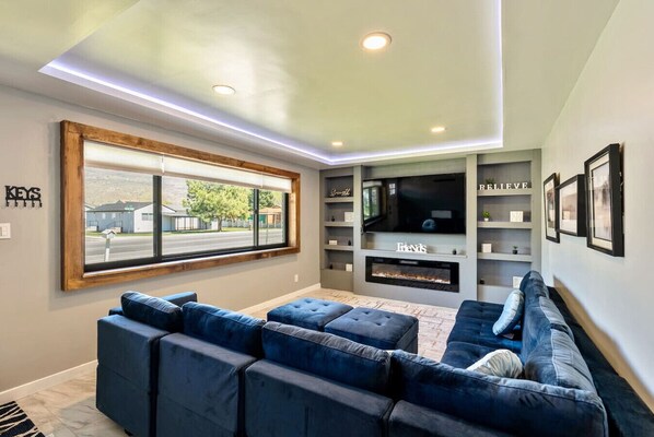TV, fireplace - Orem Bliss | Central | Patio | Massage* (Orem)