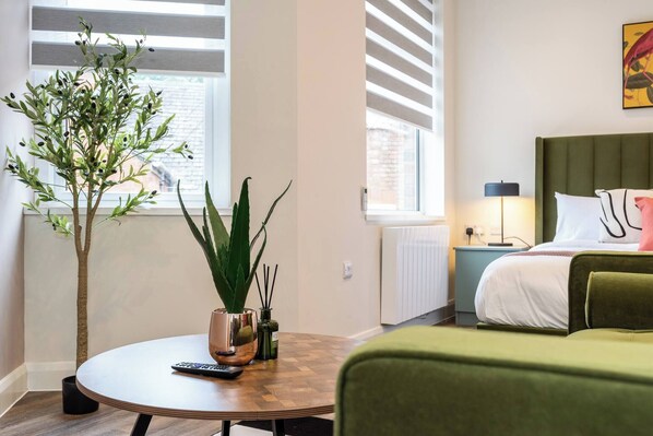 Iron/ironing board, internet, bed sheets