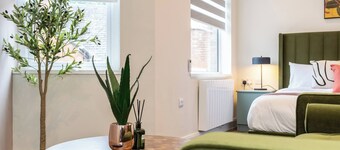 Stylish Central Studio – Steps to DMU & LRI