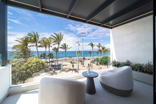 Casa Serena : Luxury beachfront location