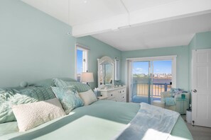 3 bedrooms, desk, iron/ironing board, WiFi