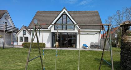 Time out at the North Sea - cozy vacation apartment with garden, 400m from the dike