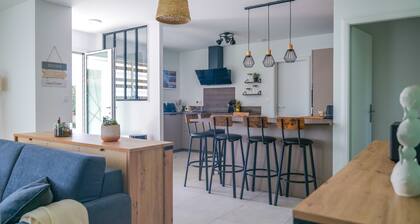 Bright House with Veranda & Garden – Perfect for Your Holidays in Les Sables!