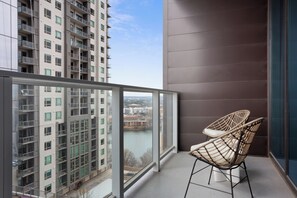 Property grounds - Sleeps 16 | Brand New Austin High Rise w/ Rooftop Pool, Gym, Yoga Studio & More! (Austin)