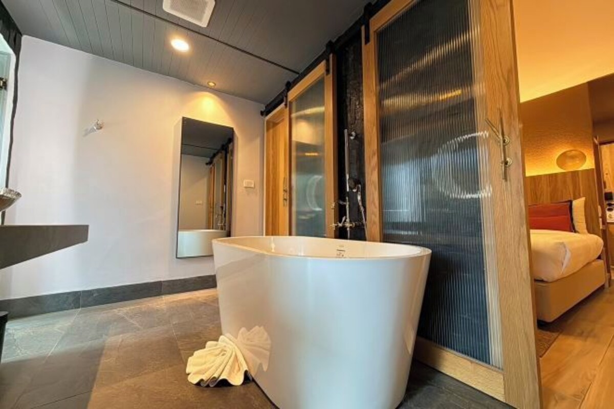 Grand Superior Double With Bathtub