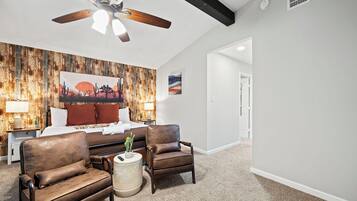 4 sovrum, skrivbord, strykjärn/strykbräda och resesäng