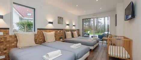 6 Schlafzimmer, Schreibtisch, Rollstuhlgeeignet