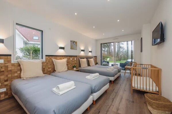 6 Schlafzimmer, Schreibtisch, Rollstuhlgeeignet