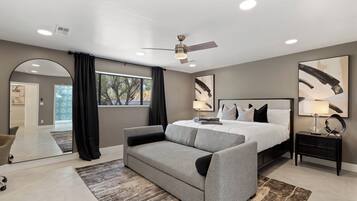 5 bedrooms, desk, iron/ironing board, travel crib