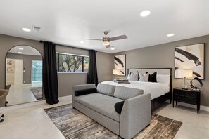 5 habitaciones, escritorio y tabla de planchar con plancha 