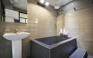 Business Twin Room | Bathroom | Hair dryer, bathrobes, slippers, bidet - AVENUE HOTEL (Osan)