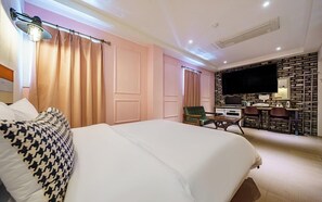 Grand Studio Suite | Premium bedding, individually decorated, laptop workspace - AVENUE HOTEL (Osan)