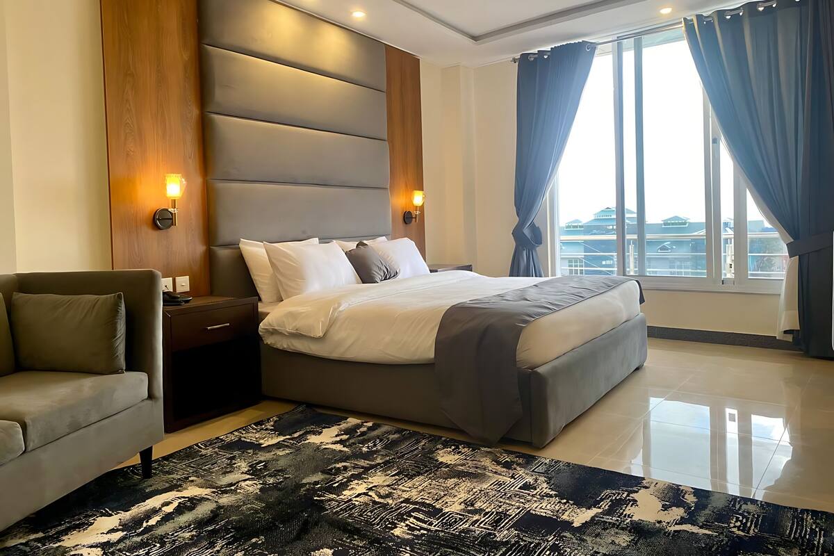 Deluxe-Zimmer | Schreibtisch, laptopgeeigneter Arbeitsplatz, kostenloses WLAN