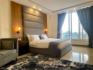 Deluxe Room | Desk, laptop workspace, soundproofing, free WiFi - Pinemont Hotel (Murree)