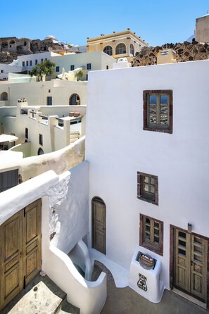 Exterior - Santorini Vista Legacy Retreat - Live the History, Wake to the View! (Santorini)