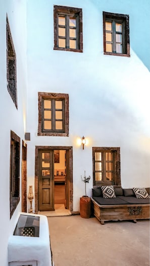 Living room - Santorini Vista Legacy Retreat - Live the History, Wake to the View! (Santorini)