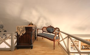Living room - Santorini Vista Legacy Retreat - Live the History, Wake to the View! (Santorini)
