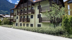 A multi-story building with balconies and a mountain backdrop. - 091 Cond Gaiolin 23 (Giustino)