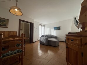 Apartment, Smoking