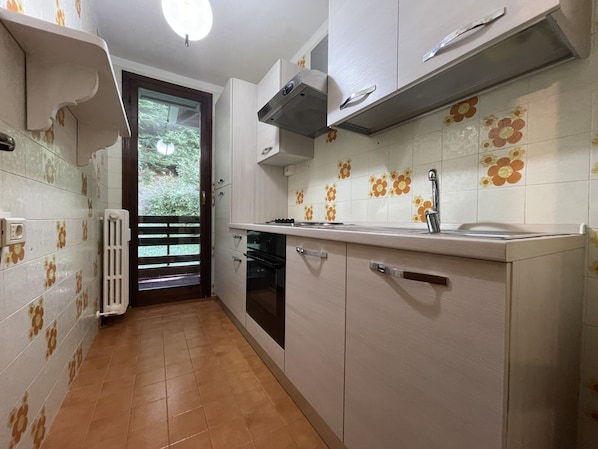 Apartment, Smoking